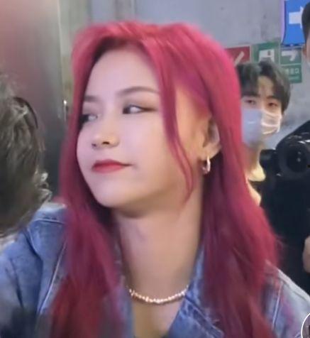 网红唱歌撩路人被打脸,网络红人魅力不再？